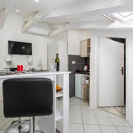 Gorgeous In With Wifi Apartment Rijeka